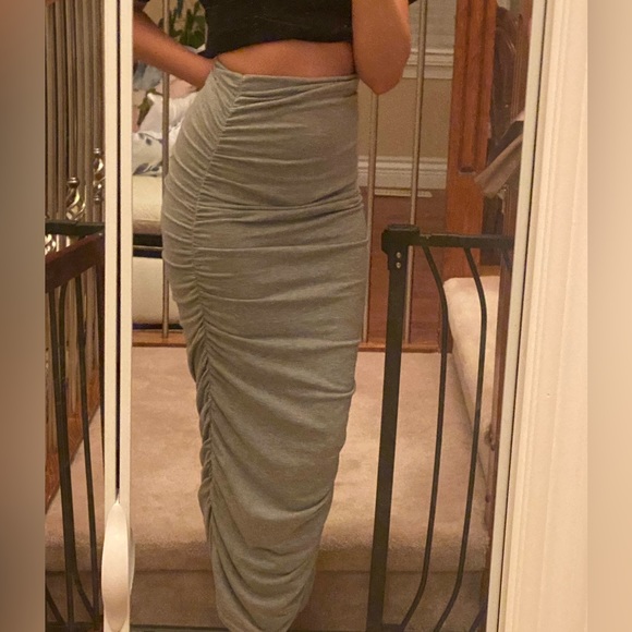 Maxi ruched skirt prettylittlething - Picture 2 of 2